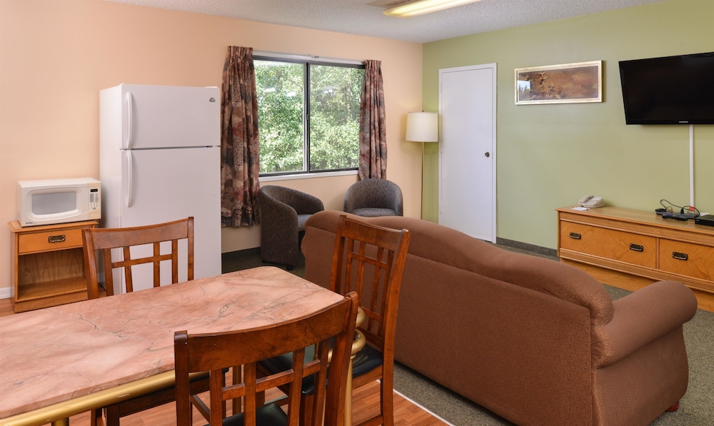 Canadas Best Value Inn Whitecourt 20/51