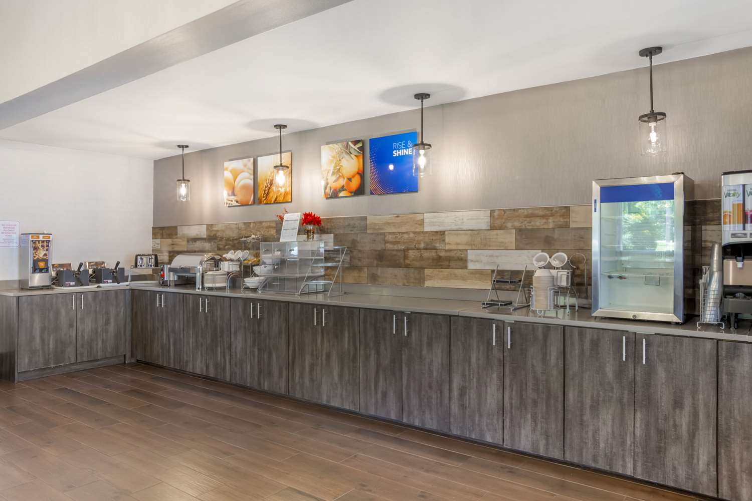 Comfort Suites Nashville Airport - BNA 8/52