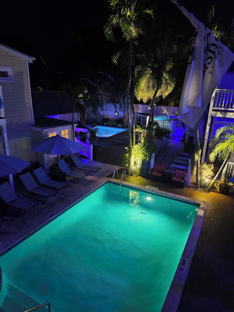 Bishop Hotel Key West 26/50