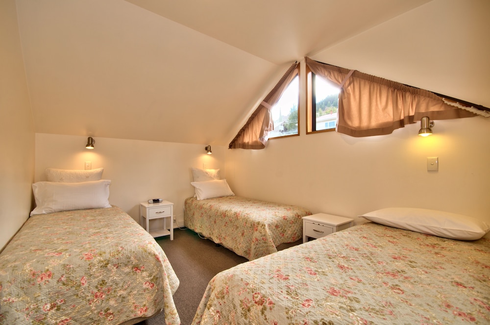 2 BEDROOMS, CLASSIC, APARTMENT, KITCHEN