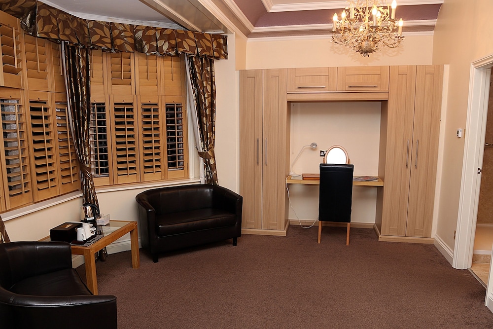 Maes Manor Hotel 32/50