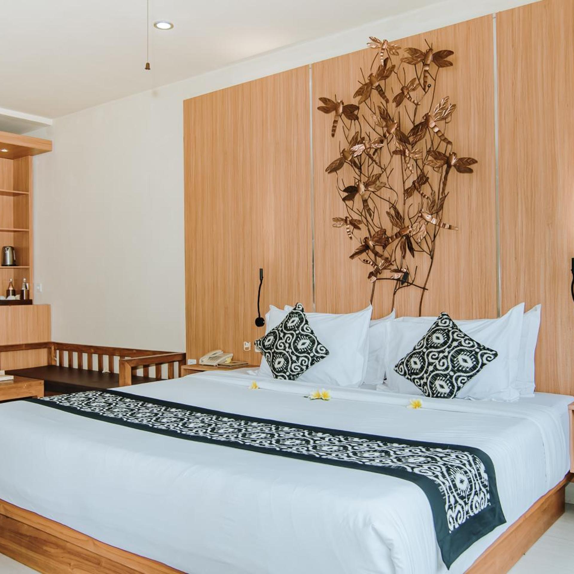 Suite, Valley View, Balcony