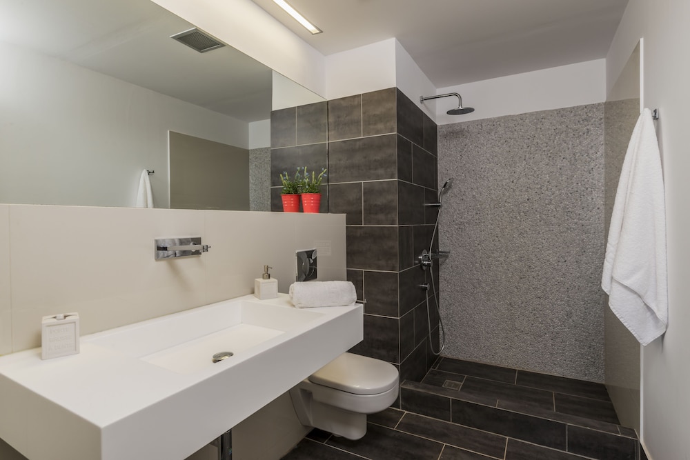 Electra Beachfront Villa 45/50