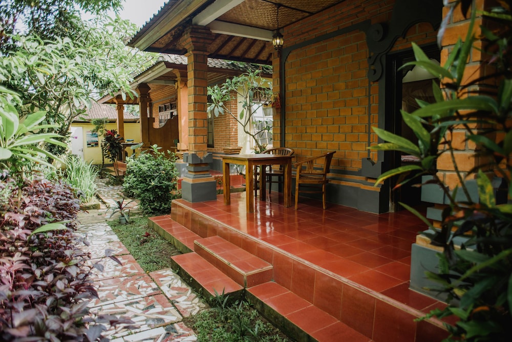 Nyoman Warta Accommodation 5/25
