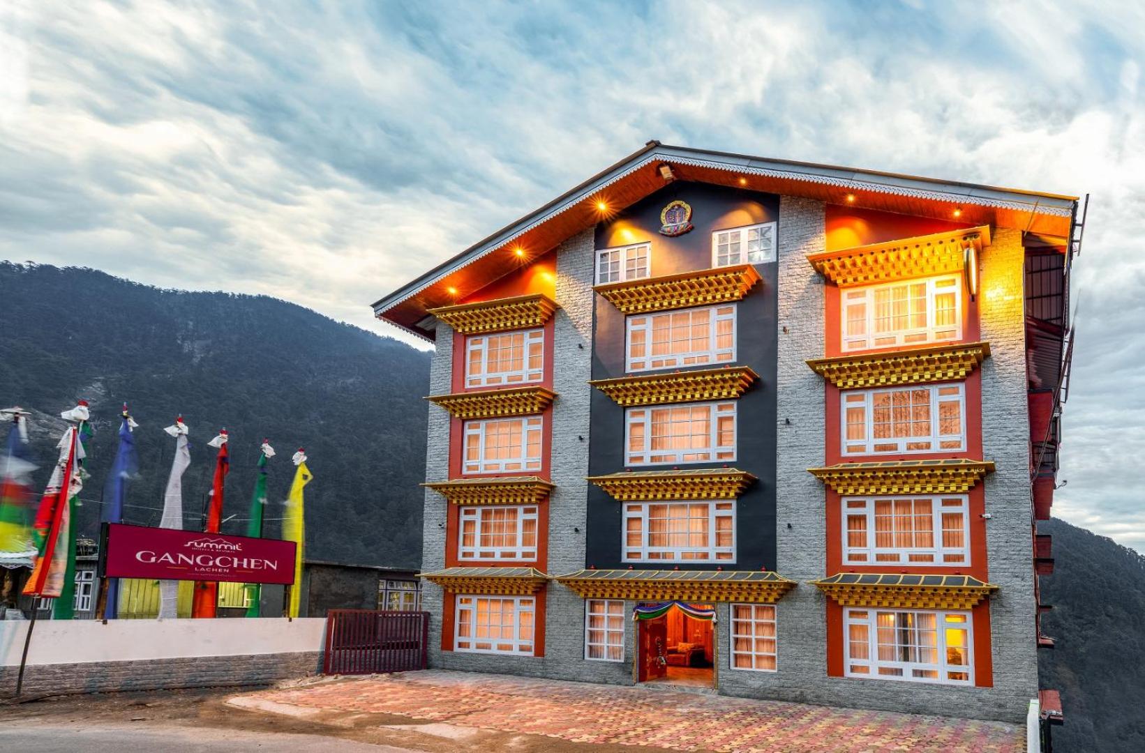 Summit Gangchen Hotel 2/21