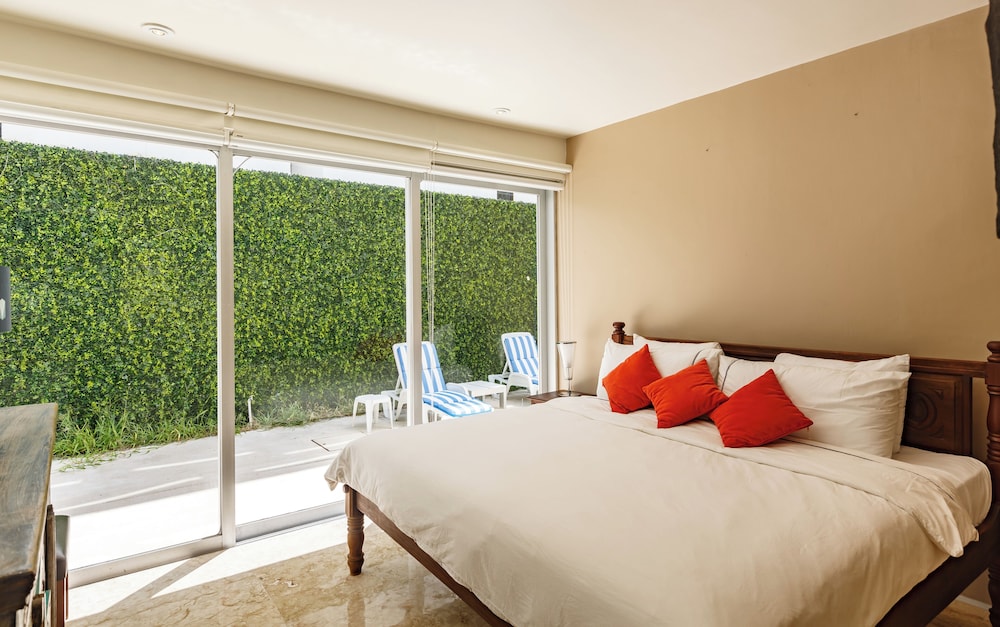 Magia Beachside Condo 12/47