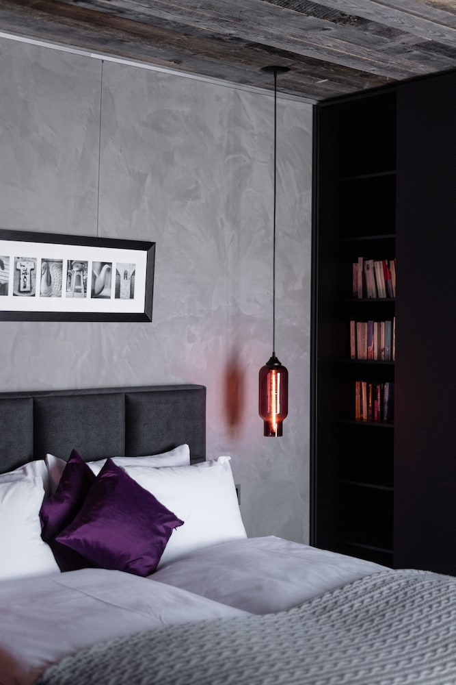 شقة ديلوكس بسريرين كوين بغرفتي نوم مع أريكة، Andermatt Alpine Apartments 2/9