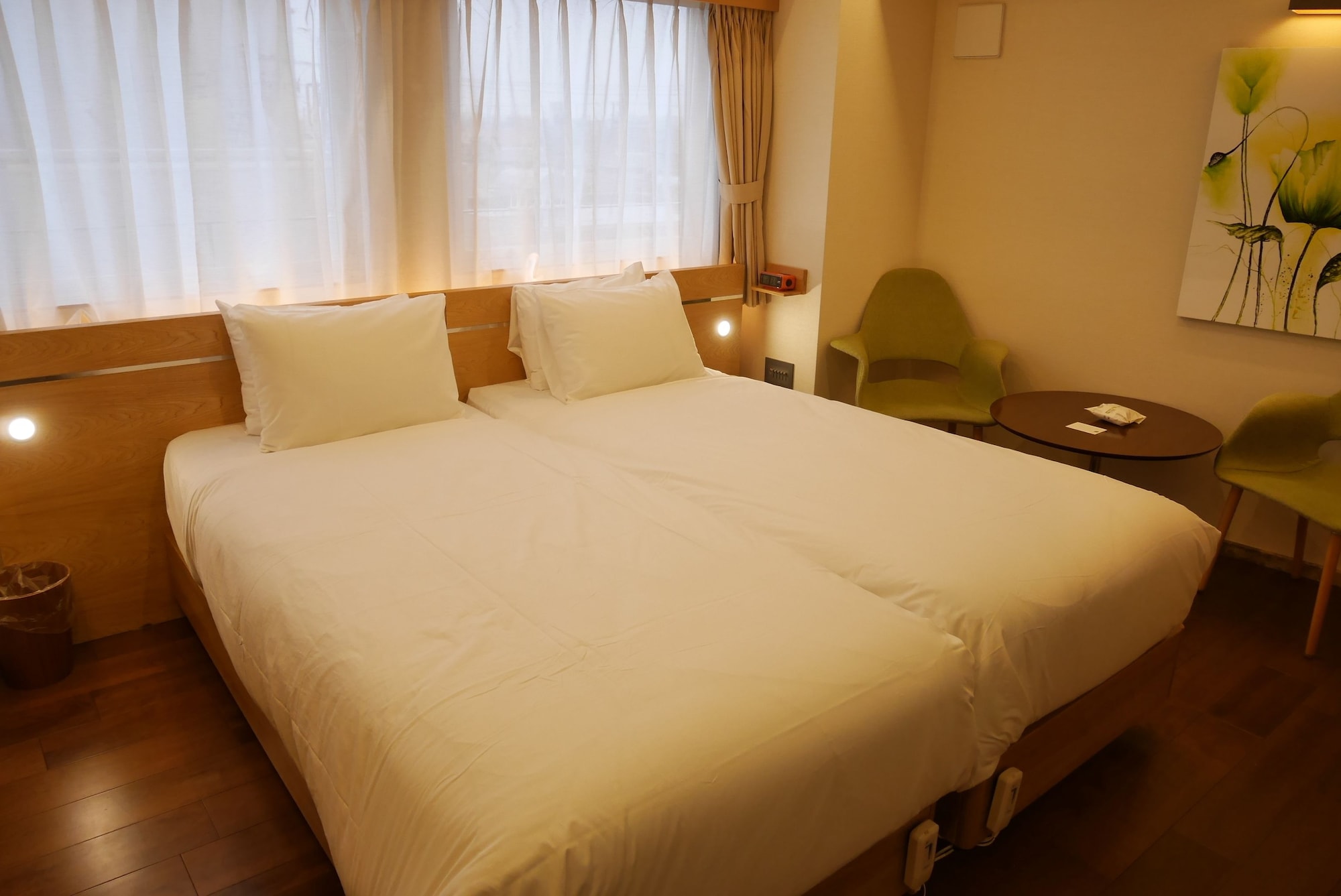 Hollywood, Standard, Twin Beds