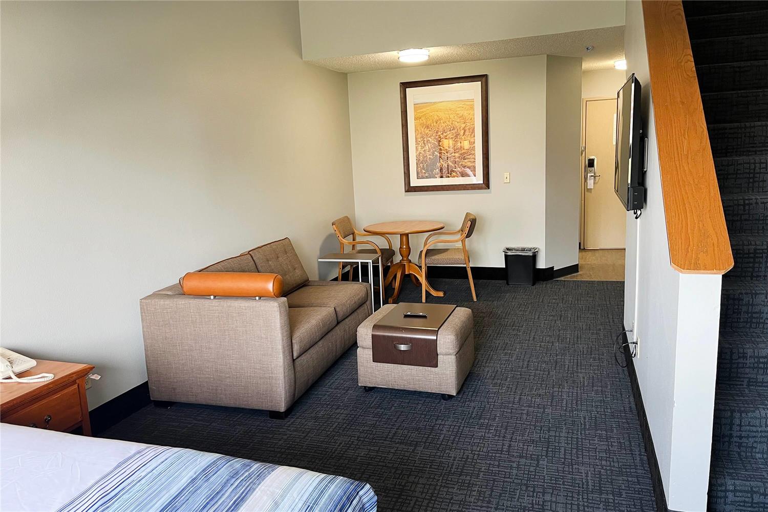 Days Inn & Suites by Wyndham Williamsburg IA North 9/12