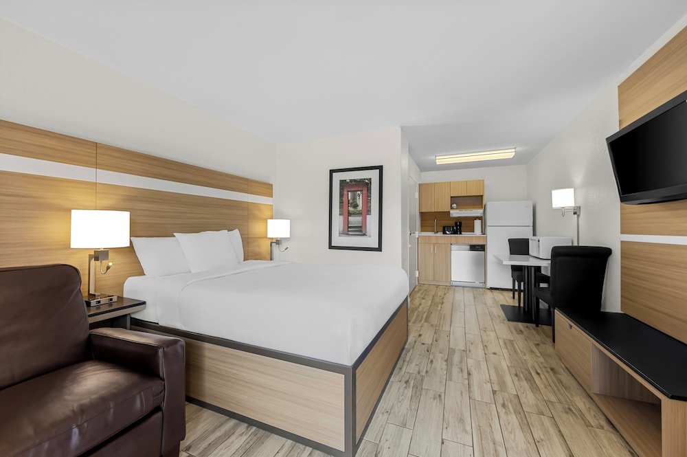 ROOM, QUEEN BED, ACCESSIBLE