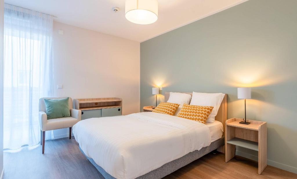 Upgrade, Queen Bed