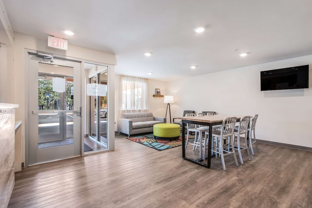 WoodSpring Suites Doral Miami Airport 43/51