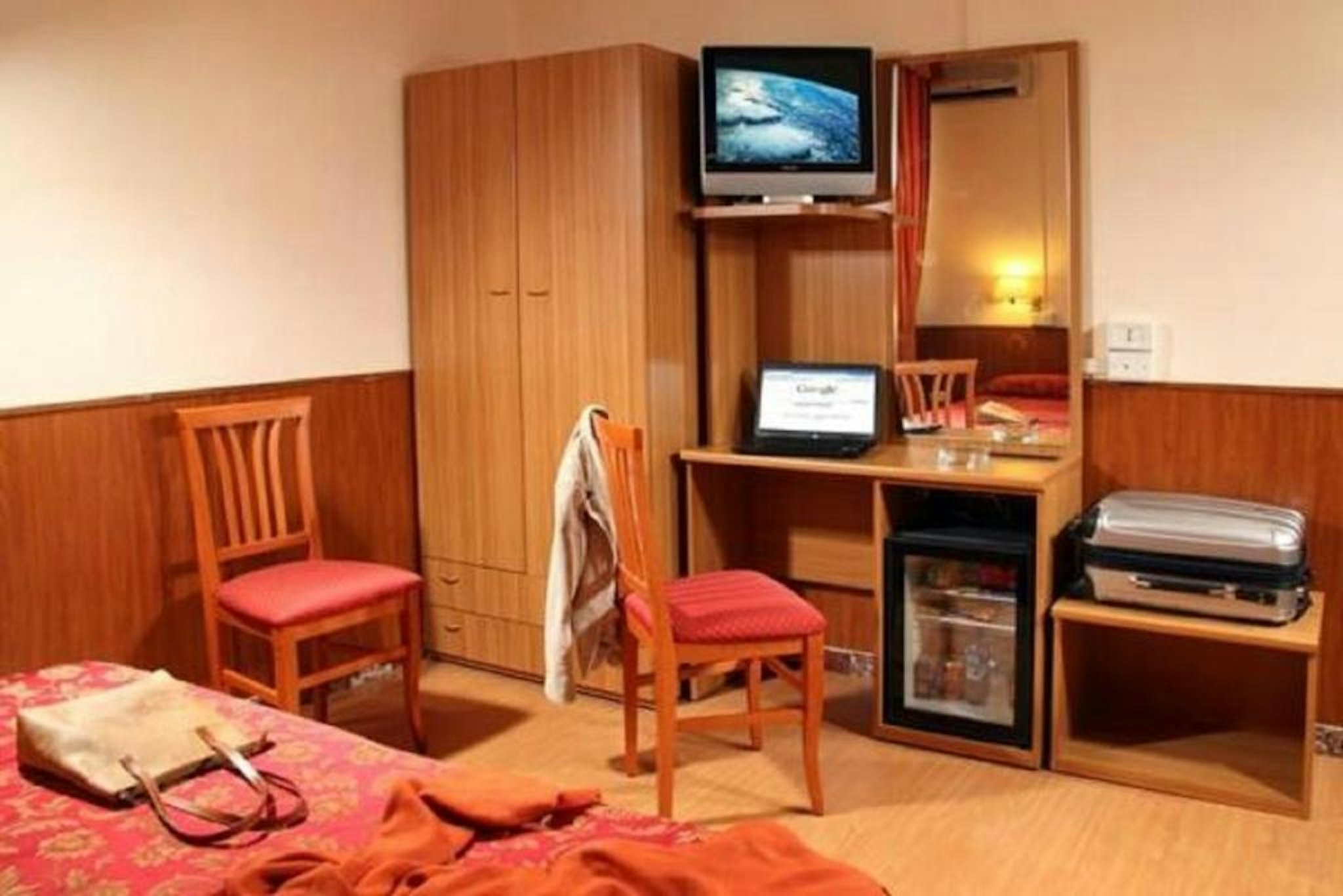 Cassia Hotel 33/34