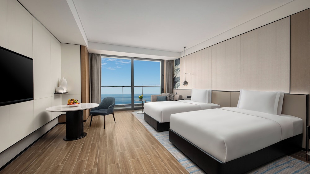 Standard, 2 Double Beds, Ocean Front, High Floor، Crowne Plaza Sanya Yazhou Bay by IHG 3/6