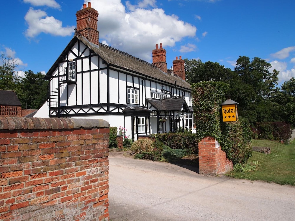 Donington Park Farmhouse Hotel 45/48