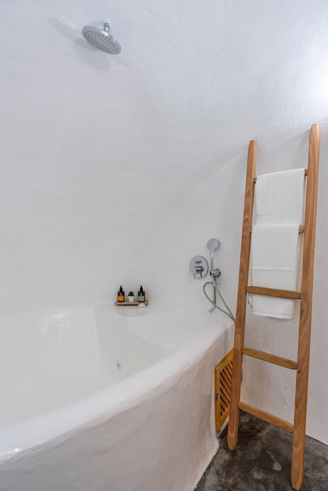 Akron Cliff Suite 43/48