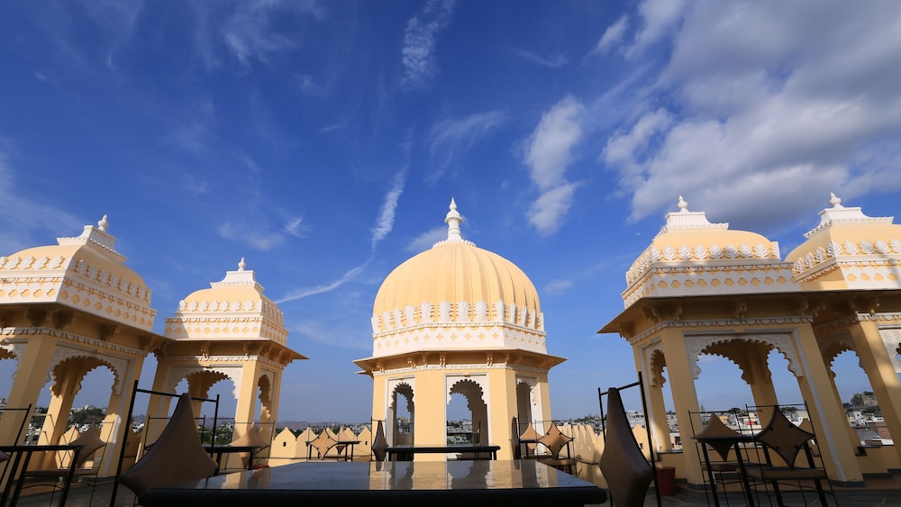 Bloom Boutique Udaipur (Lake Pichola) 49/50