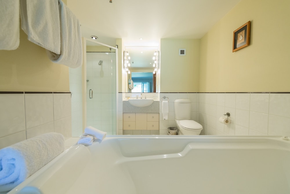Room, 2 Queen Beds, Lake View, Vr Lake Rotorua Resort 5/6