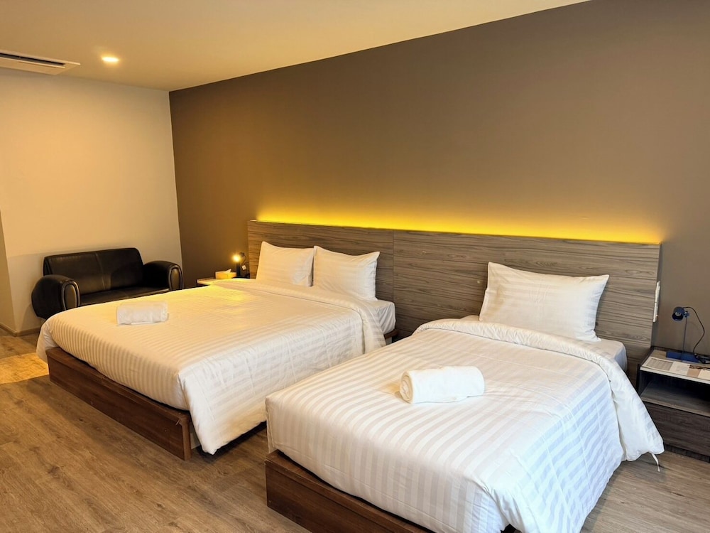 ROOM, TRIPLE