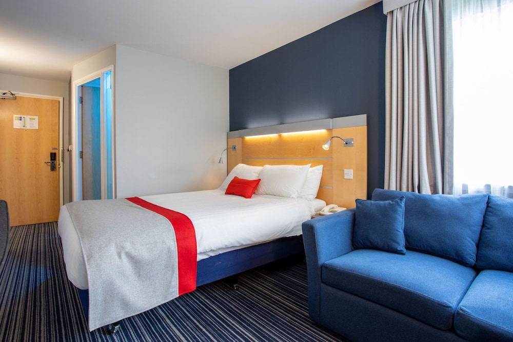 Holiday Inn Express Dunfermline 20/57