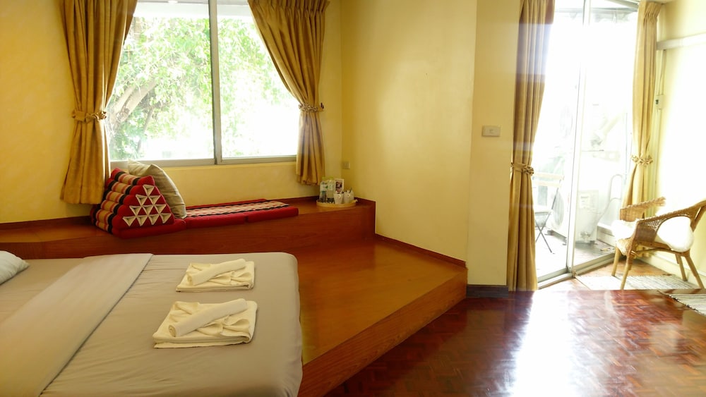 Hostel 16 48/72