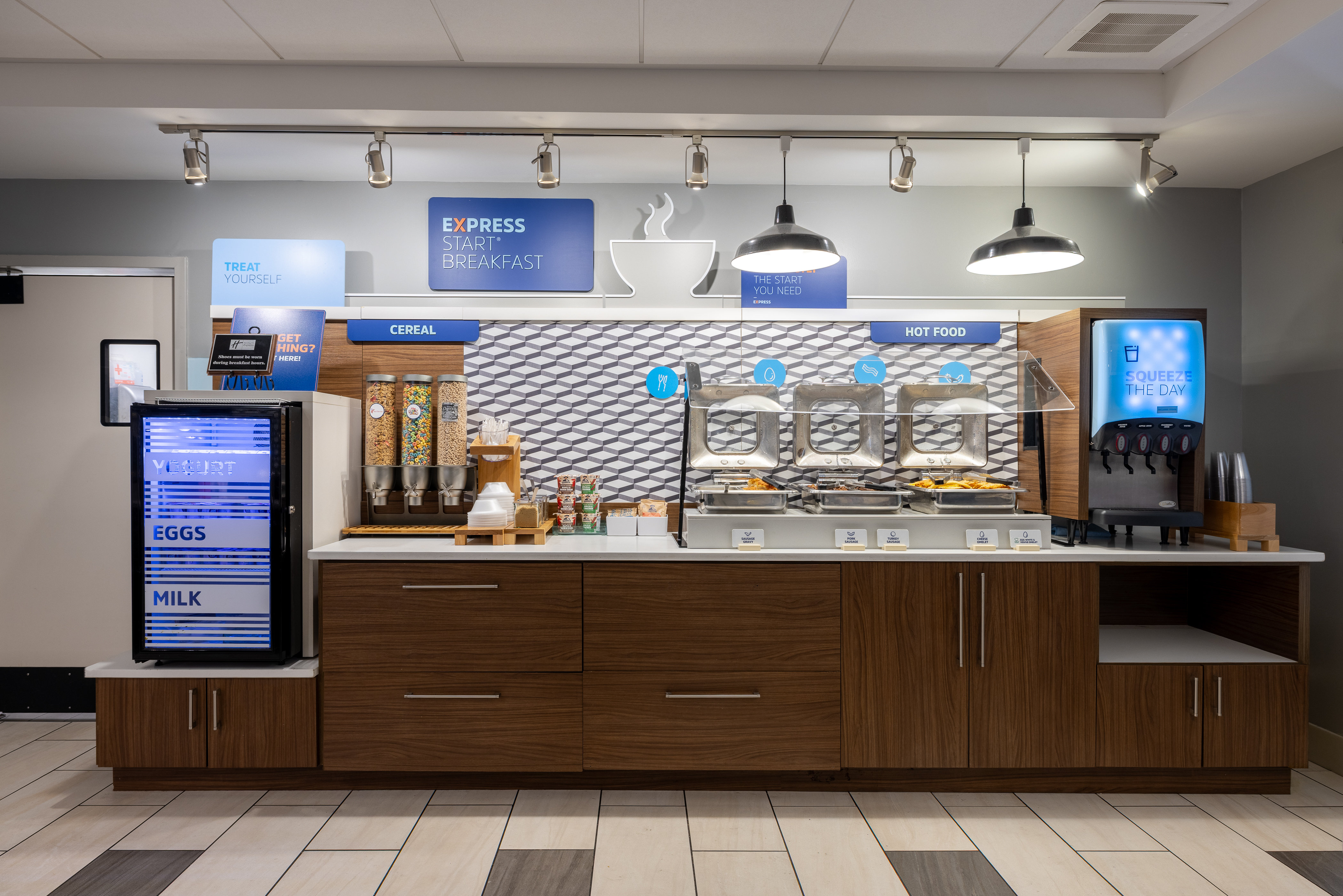 Holiday Inn Express Charleston US Hwy 17 & I-526 9/77