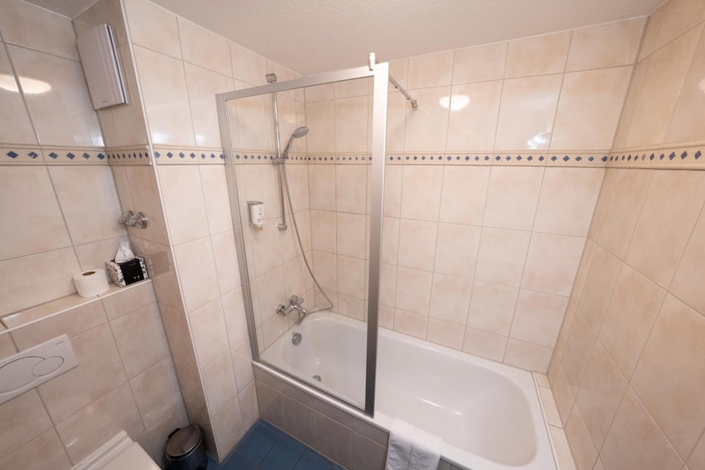 Ates Hotel Kehl 58/60