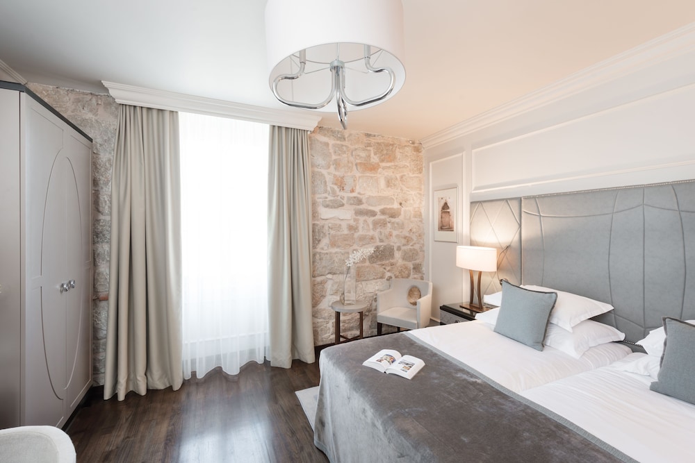 SUPERIOR, TWIN BEDS