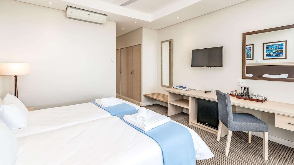 BLUE MARLIN HOTEL 14/84