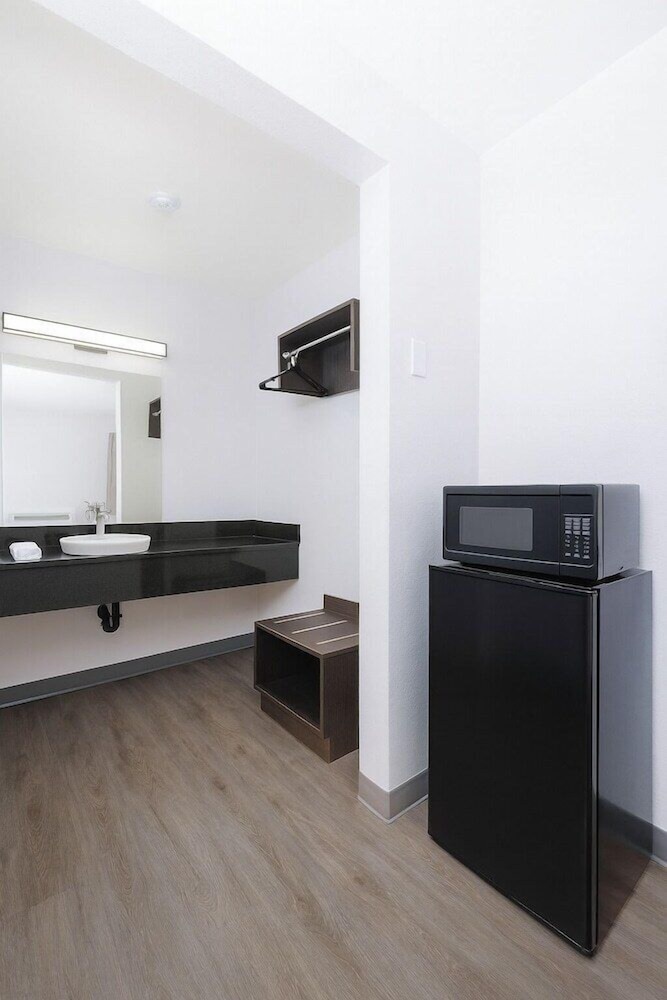 Motel6 Westminster, CA - North 36/60