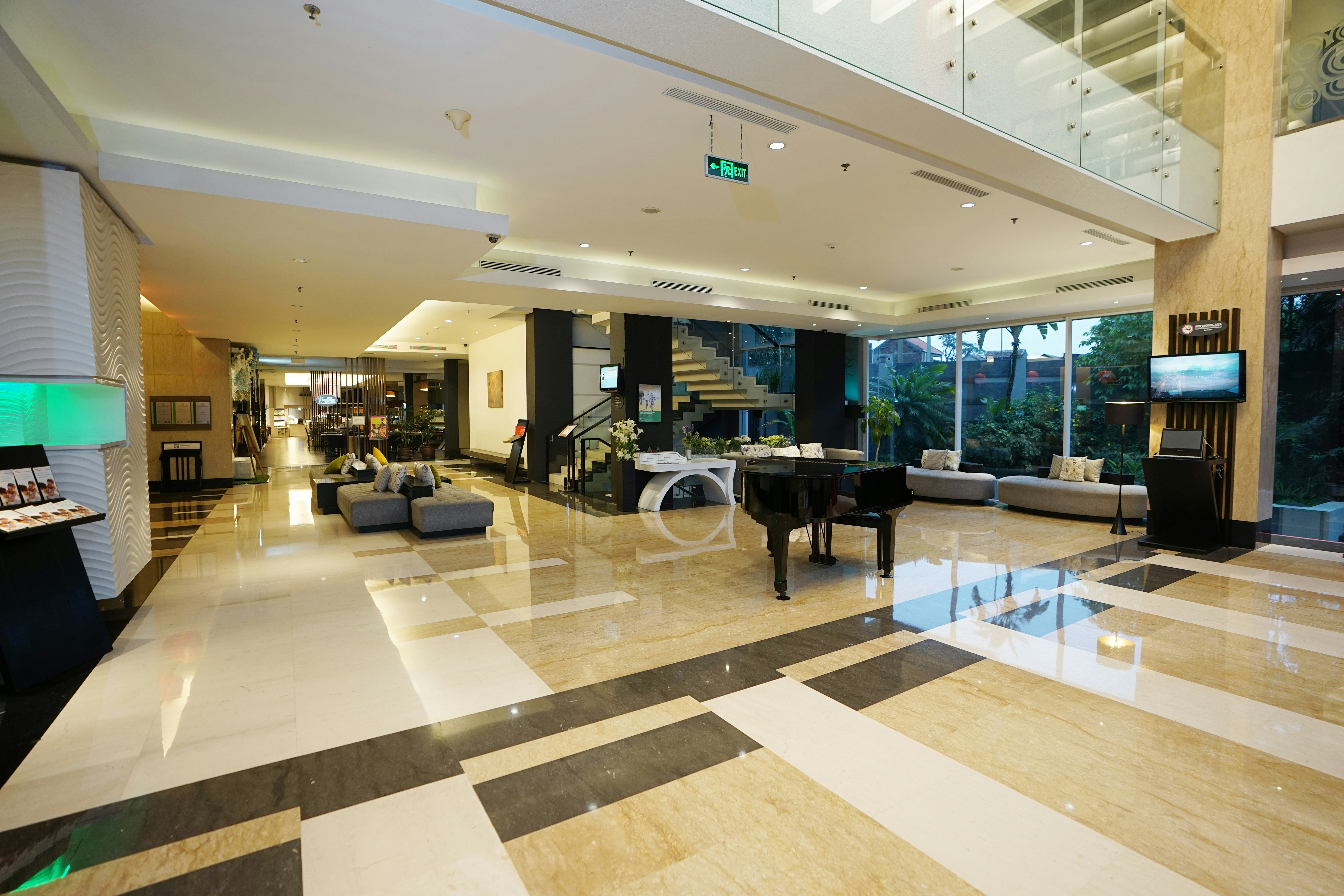 Holiday Inn Pasteur 6/50
