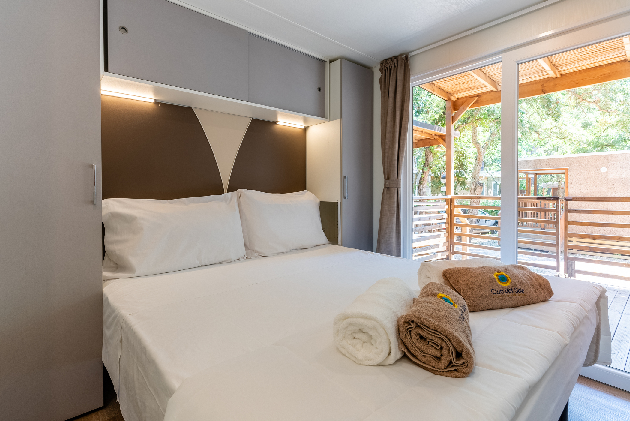 DELUXE, LODGE, PET FRIENDLY