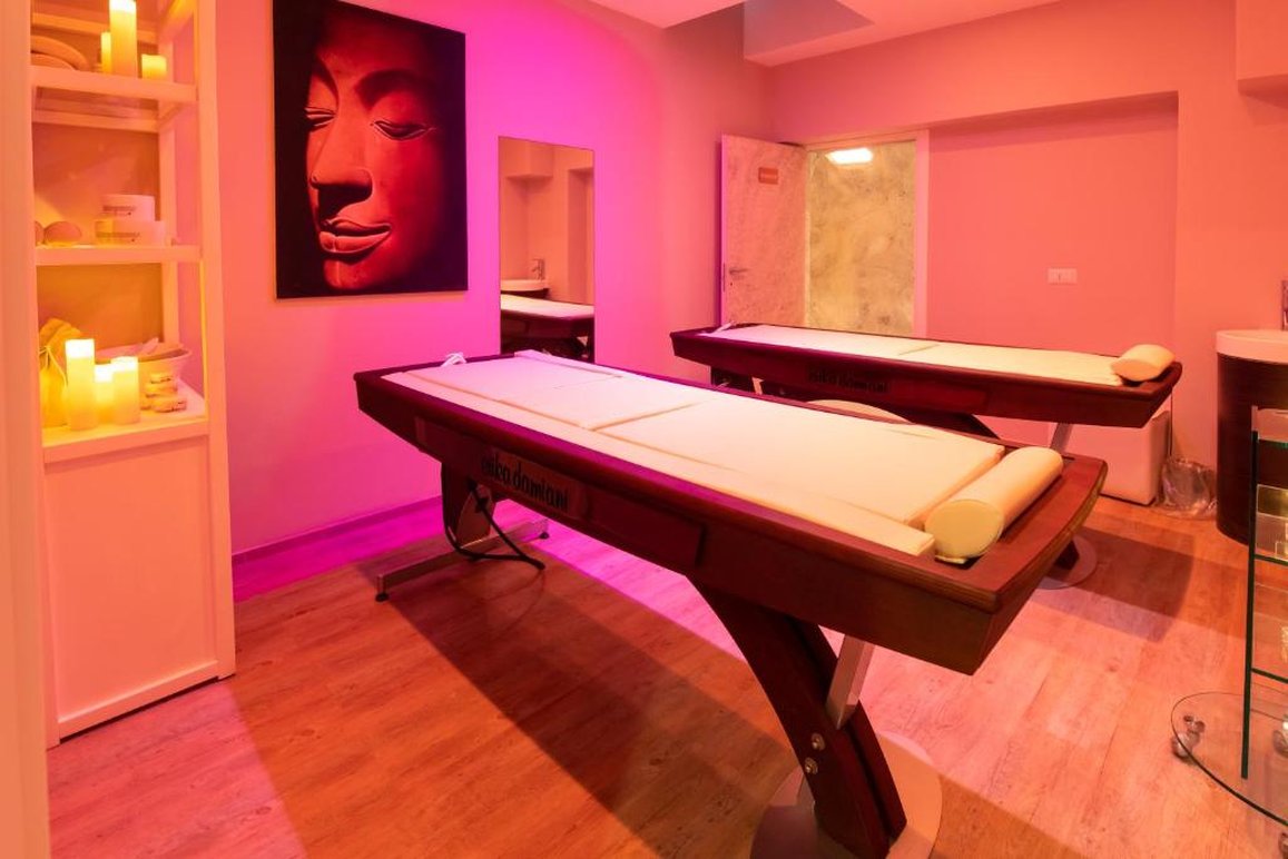 Bianco Riccio Suite Hotel 47/79