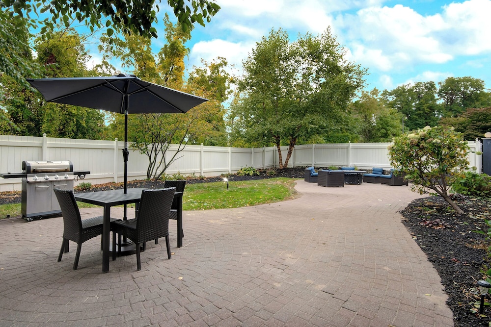 Fairfield Inn Amp Suites By Marriott Rochester West Greece 48/50