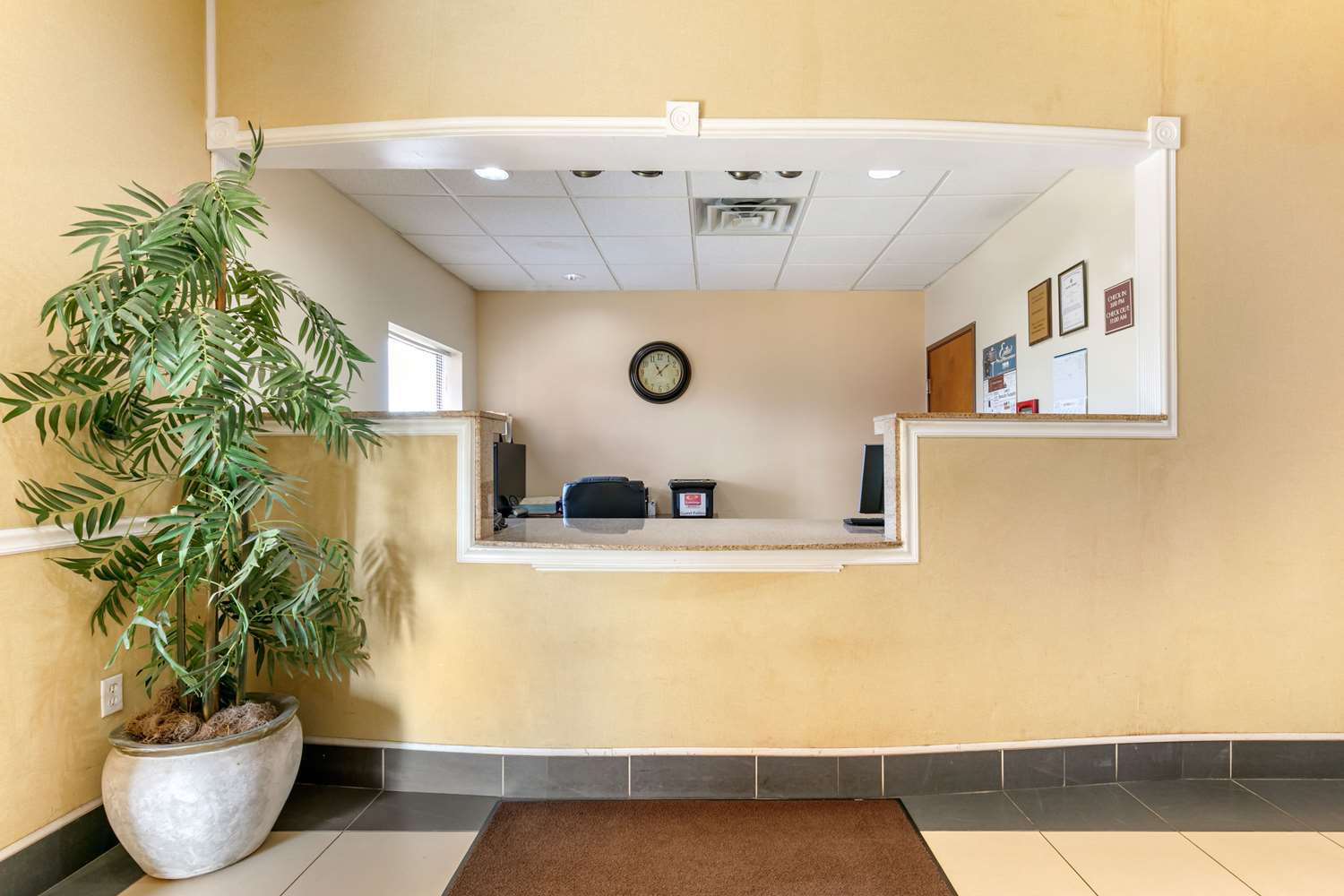 Econo Lodge Eutaw I-20 2/9