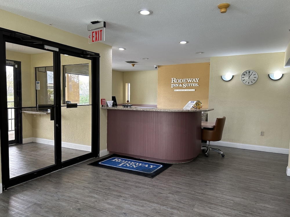 Rodeway Inn & Suites Hwy 290 NW photo3