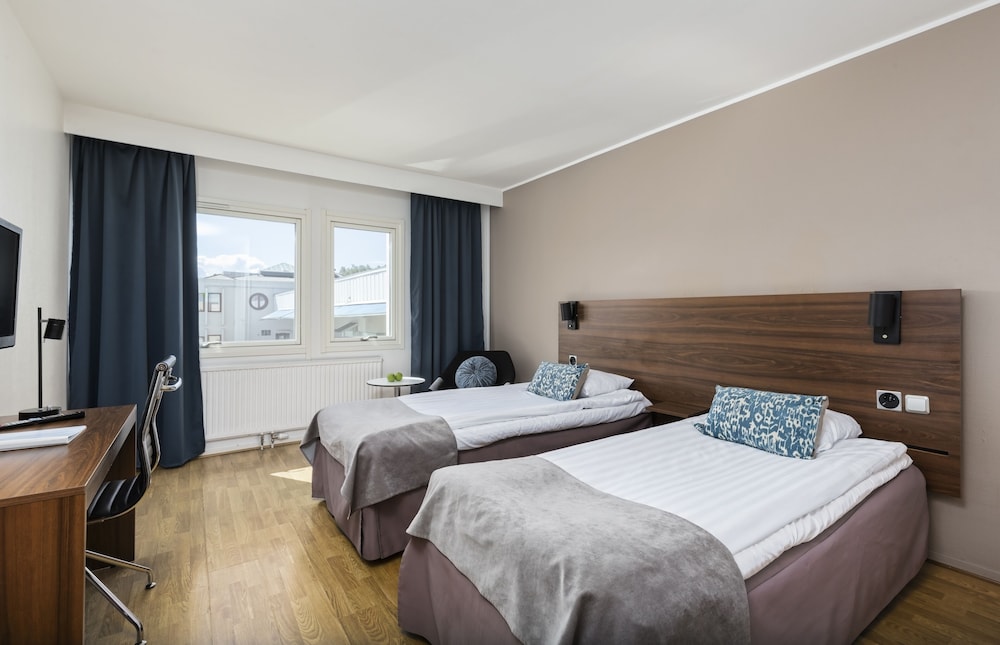 PLUS, TWIN BEDS