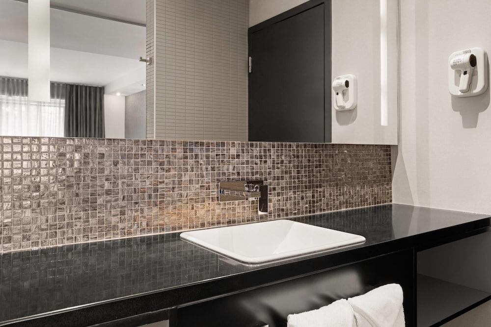 Ramada by Wyndham Laval 58/60