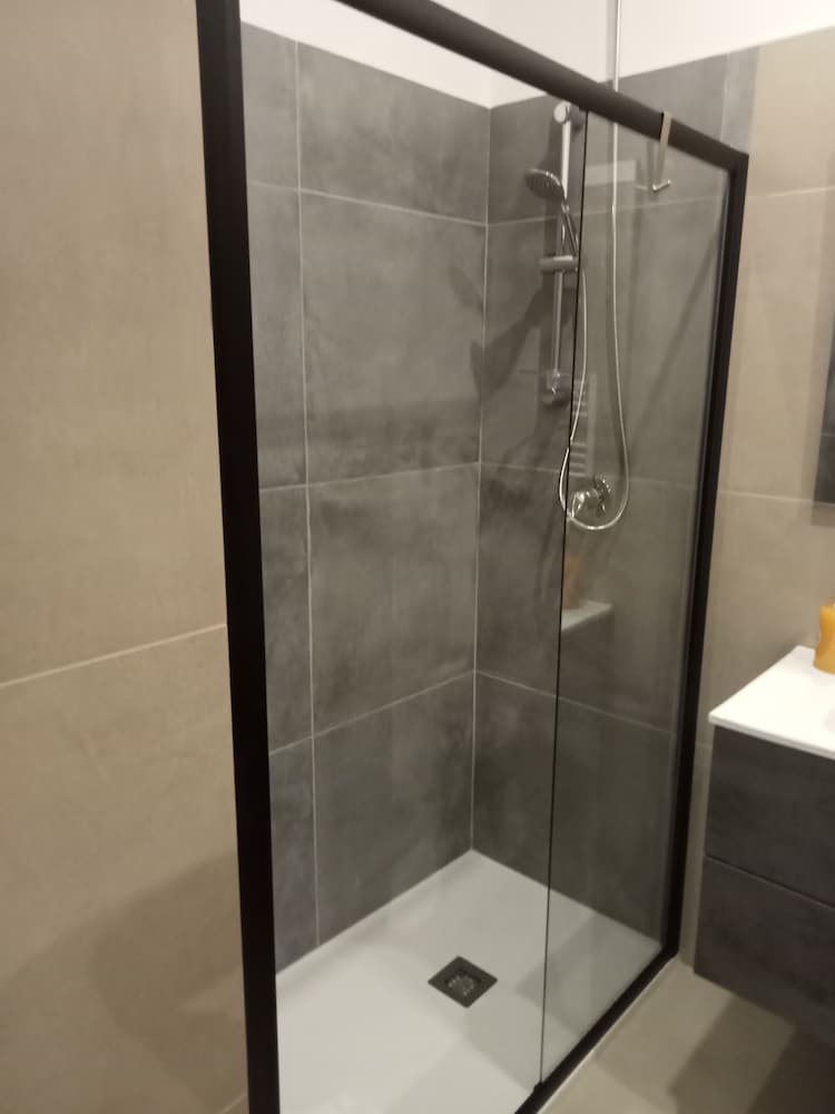 شقة سكنية فاخرة بأربعة أسرّة وسريرين كوين مع أريكة، Deluxe Rooms 8/9