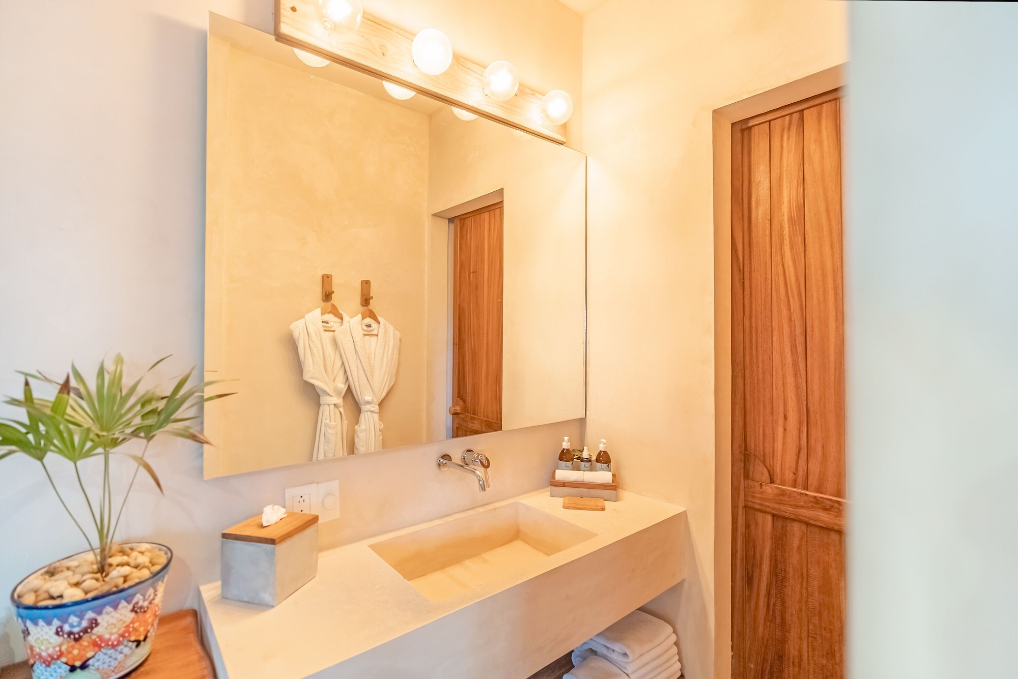 JUNIOR SUITE, OCEAN VIEW, BEACH FLOOR