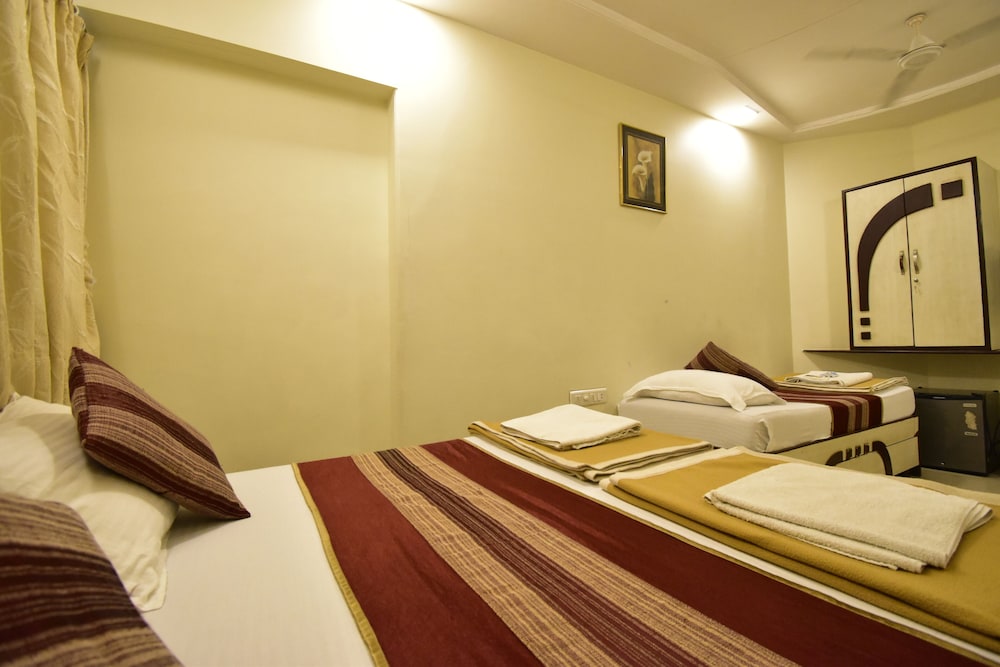 Hotel Kalpana Palace 24/48
