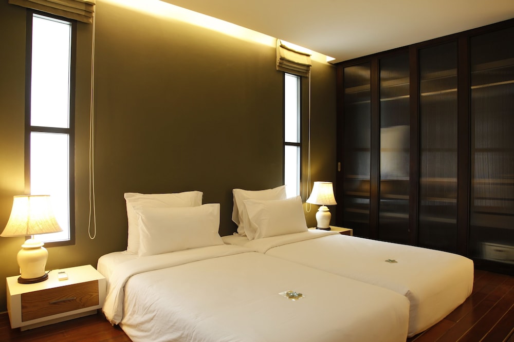 2 BEDROOM SUITE SEAVIEW