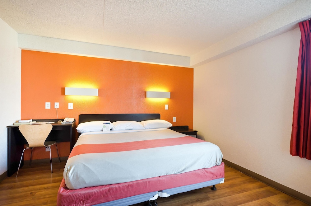 Motel6 Springfield, VA - Washington DC Southwest 24/47