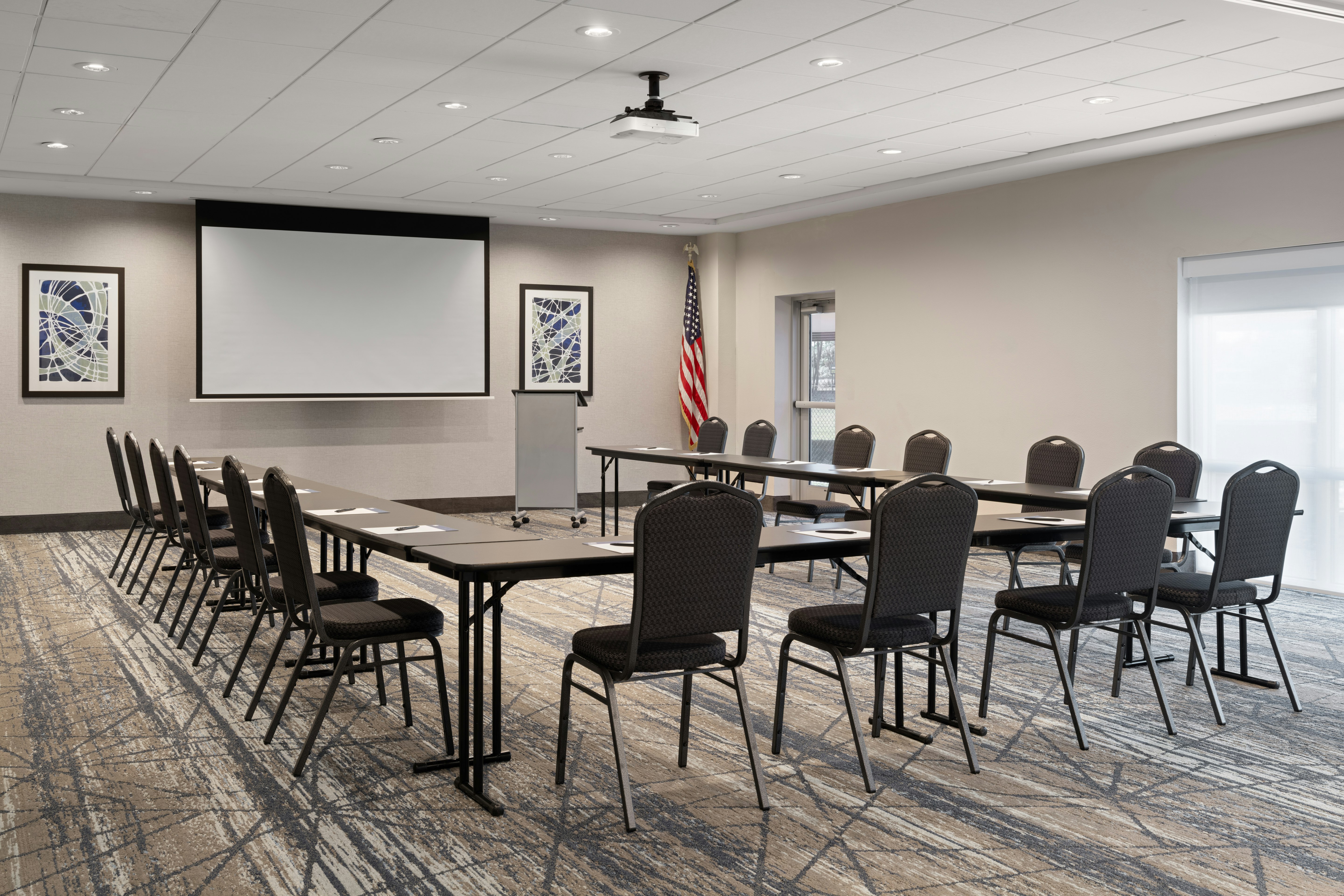 Holiday Inn Express Suites Tampa East Ybor City 46/56