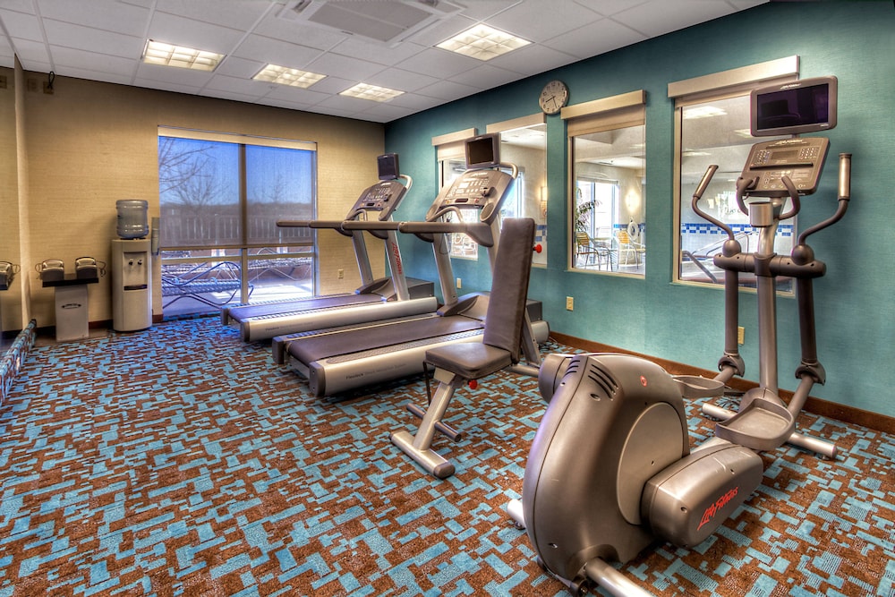 Fairfield Inn Suites Edmond 15/24