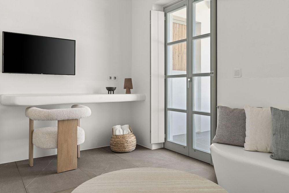 Mr & Mrs White Paros Suites & More 27/36