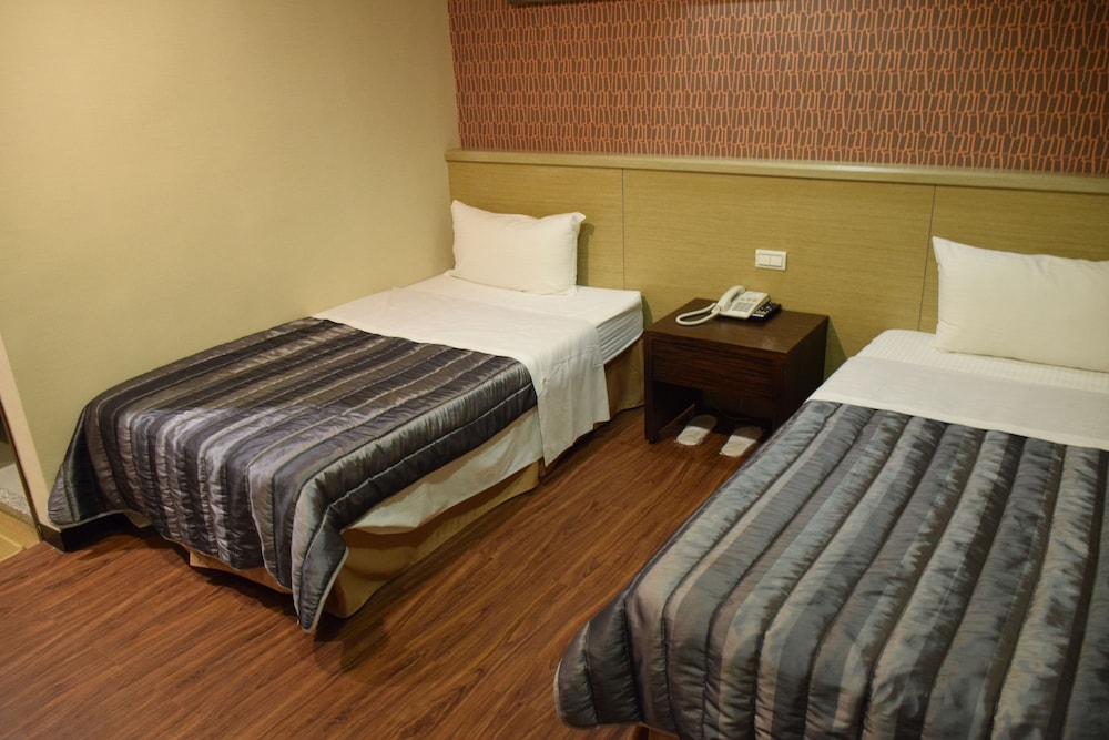 Home Full Hotel 17/43
