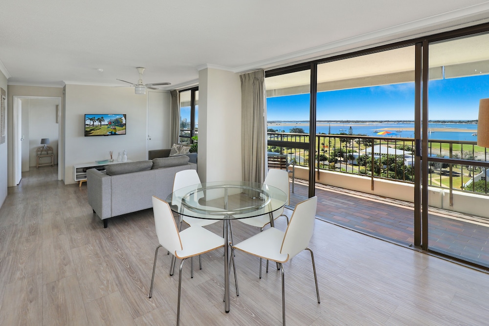 Palmerston Tower Holiday Apartments 15/36