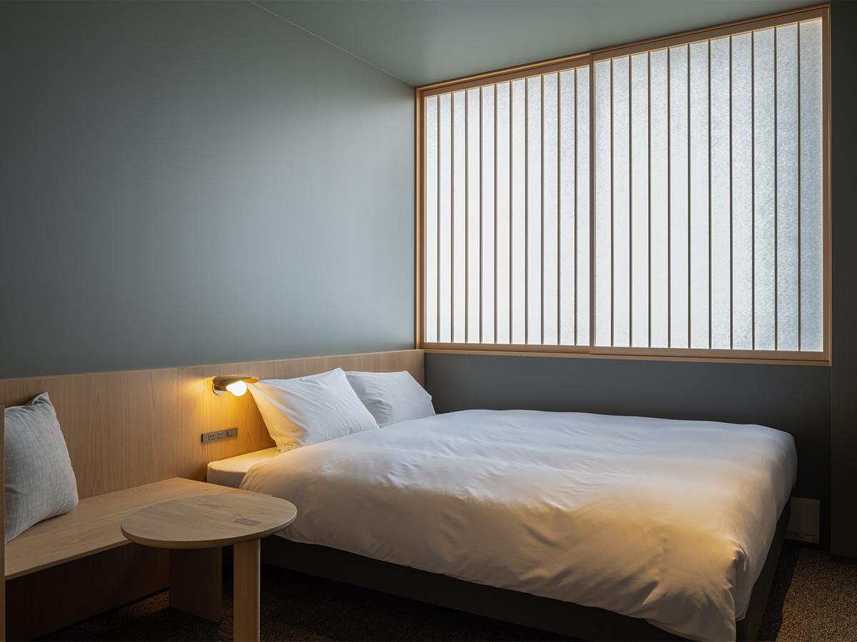 STANDARD, QUEEN BED