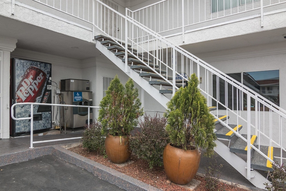 Motel6 Norwalk, CA 35/43